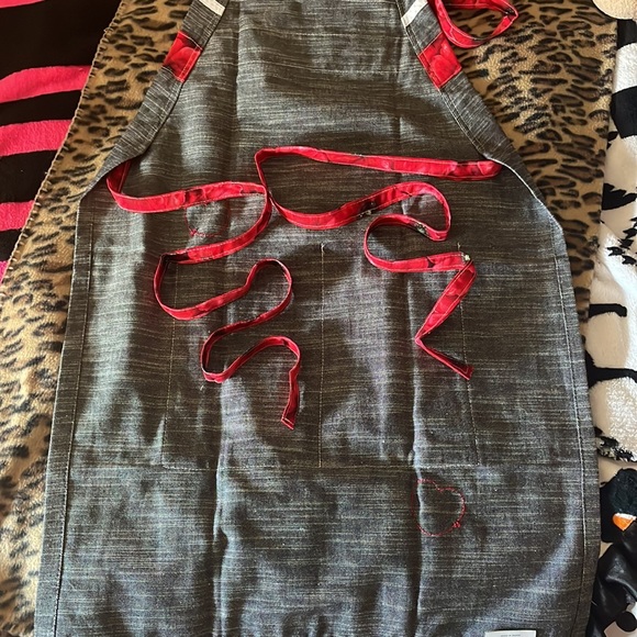 Red handmade “Amaryllis” Apron - Picture 10 of 12